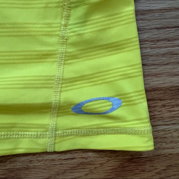 3/$25.00 🛍 
Oakley Run/workout tank top - Picture 6 of 6